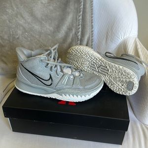 Women’s KYRIE VII shoes
